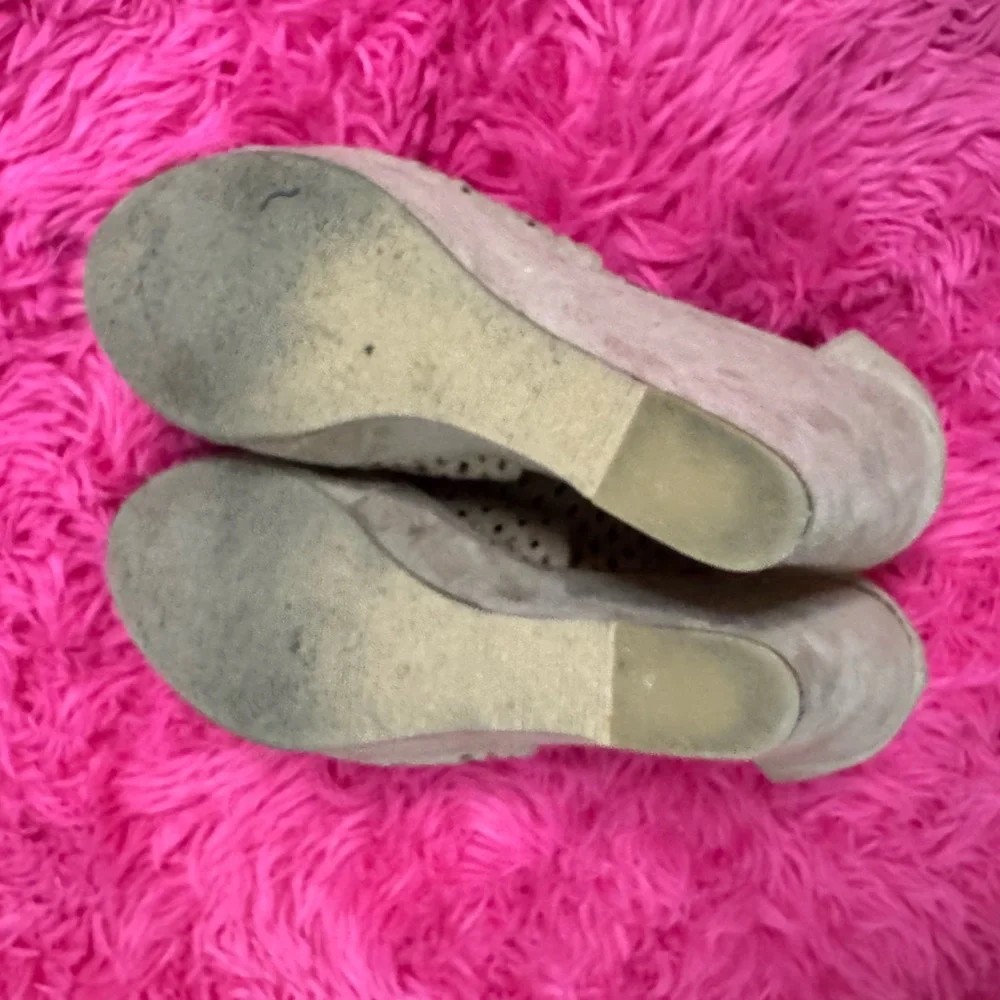 Chinese Laundry Tan Wedge Shoes with Urban-Chic Design - women’s‎ size 9